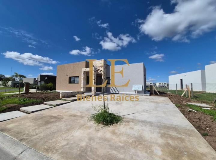 Casa · 159m² · 4 Ambientes · 4 Cocheras