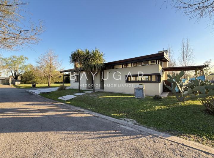 Casa · 120m² · 5 Ambientes · 3 Cocheras