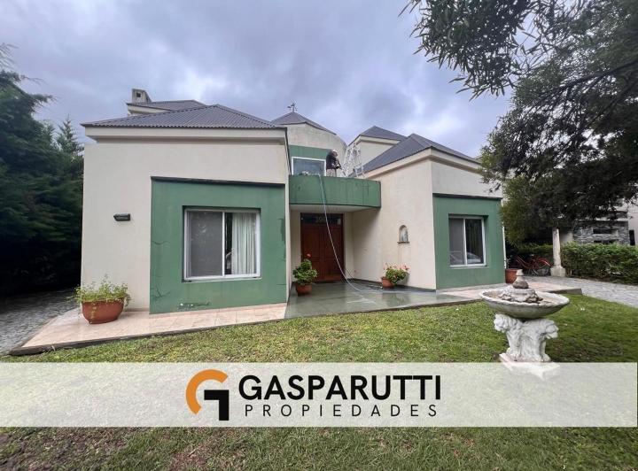 Casa · 300m² · 4 Ambientes · 5 Cocheras