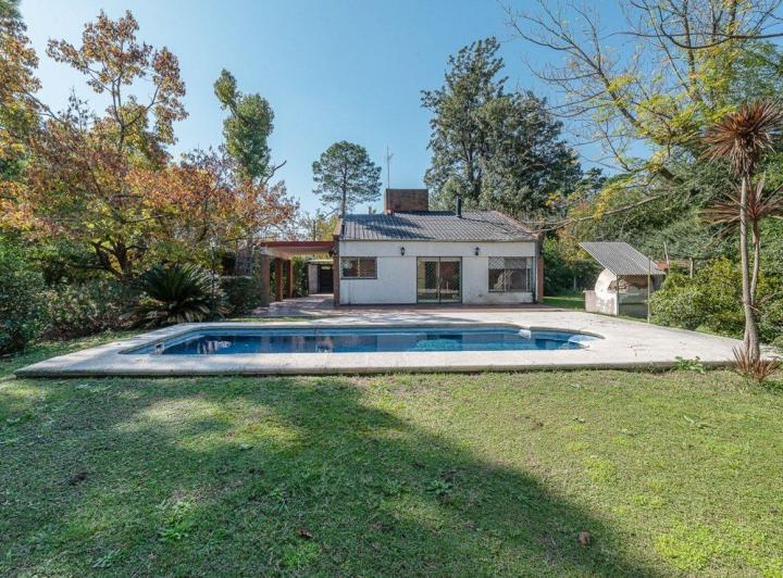 Casa · 102m² · 4 Ambientes · 2 Cocheras