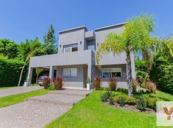 Casa · 220m² · 4 Ambientes