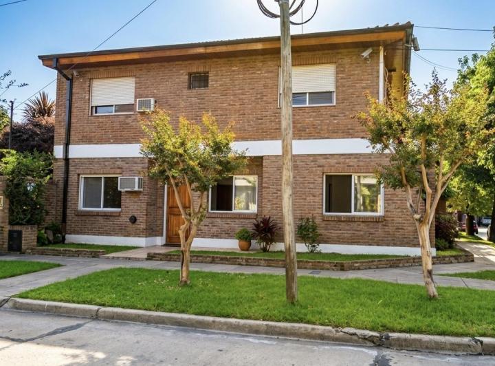 Casa · 212m² · 4 Ambientes · 1 Cochera