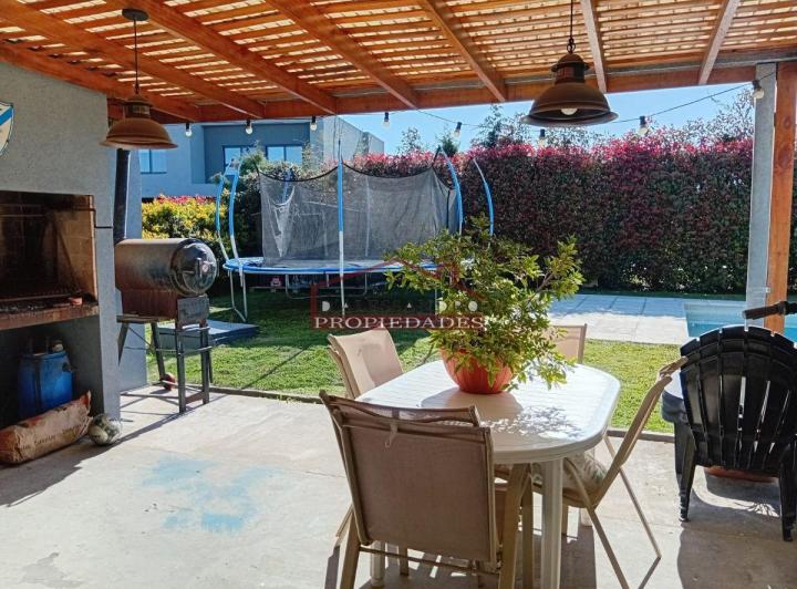 Casa · 202m² · 5 Ambientes · 2 Cocheras