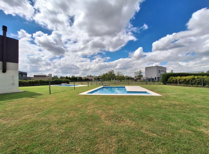 Casa · 160m² · 5 Ambientes · 2 Cocheras