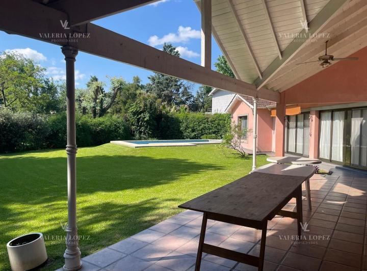 Casa · 211m² · 5 Ambientes · 3 Cocheras