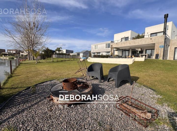 Casa · 188m² · 5 Ambientes · 6 Cocheras