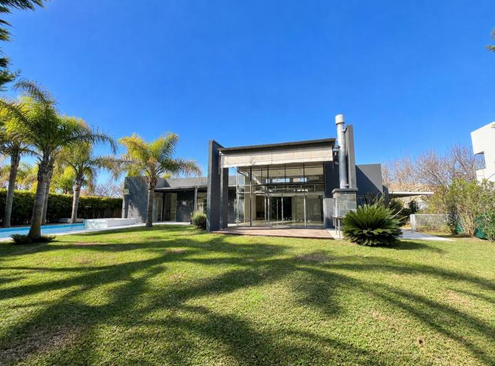 Casa · 208m² · 5 Ambientes