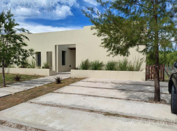 Casa · 167m² · 4 Ambientes · 2 Cocheras