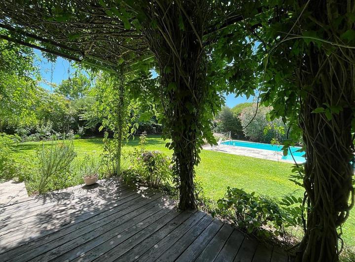Casa · 269m² · 5 Ambientes · 2 Cocheras