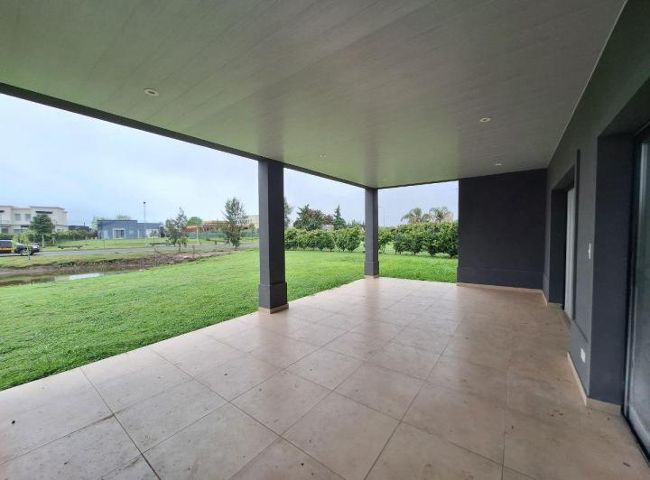 Casa · 170m² · 5 Ambientes · 2 Cocheras