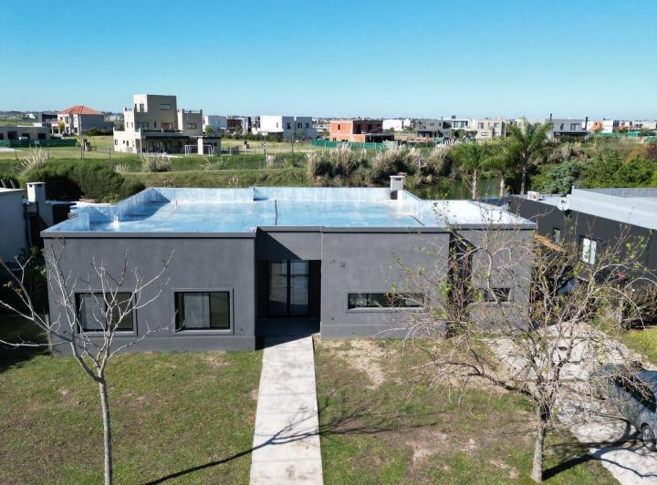 Casa · 160m² · 4 Ambientes · 1 Cochera