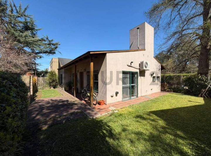 Casa · 80m² · 4 Ambientes · 2 Cocheras