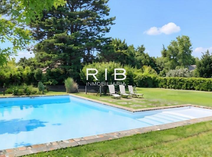 Casa · 190m² · 4 Ambientes · 4 Cocheras