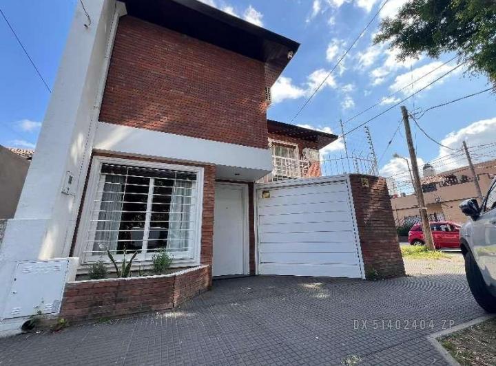 Casa · 80m² · 3 Ambientes · 1 Cochera