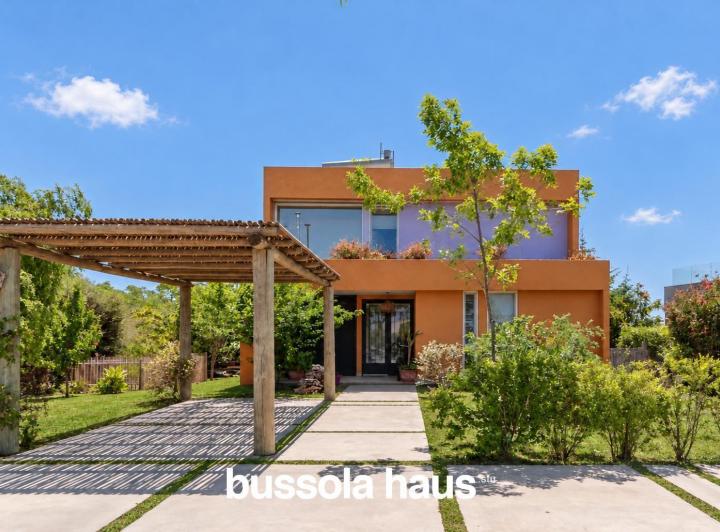 Casa · 130m² · 4 Ambientes · 2 Cocheras