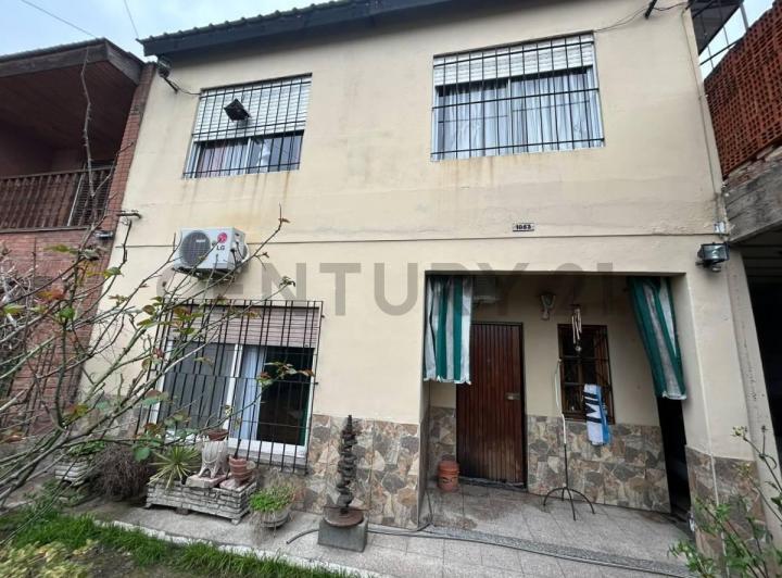 Casa · 140m² · 4 Ambientes · 1 Cochera