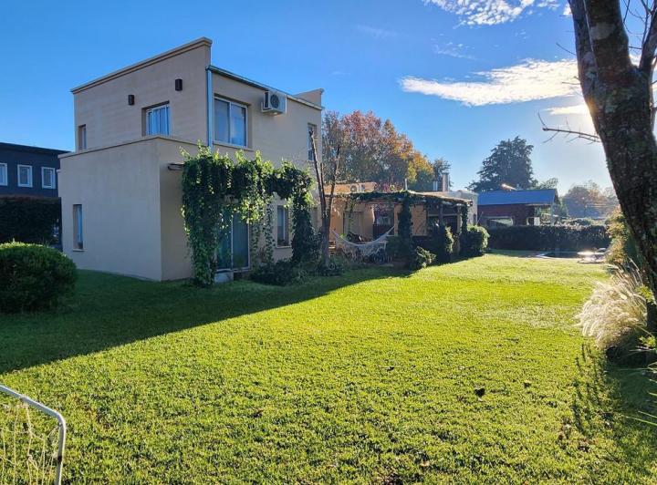 Casa · 156m² · 5 Ambientes · 2 Cocheras