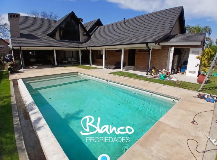 Casa · 340m² · 7 Ambientes · 1 Cochera