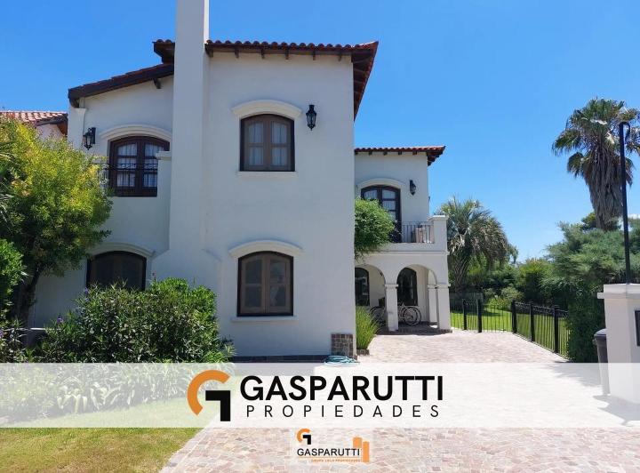 Casa · 348m² · 5 Ambientes · 2 Cocheras