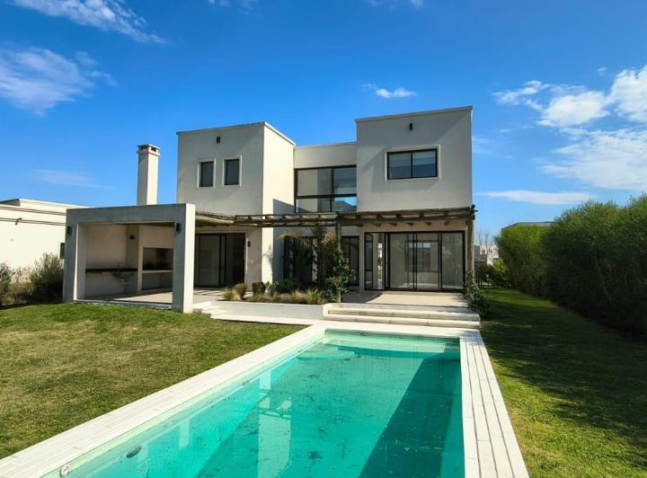 Casa · 196m² · 6 Ambientes · 1 Cochera