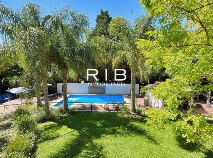 Casa · 418m² · 6 Ambientes · 4 Cocheras