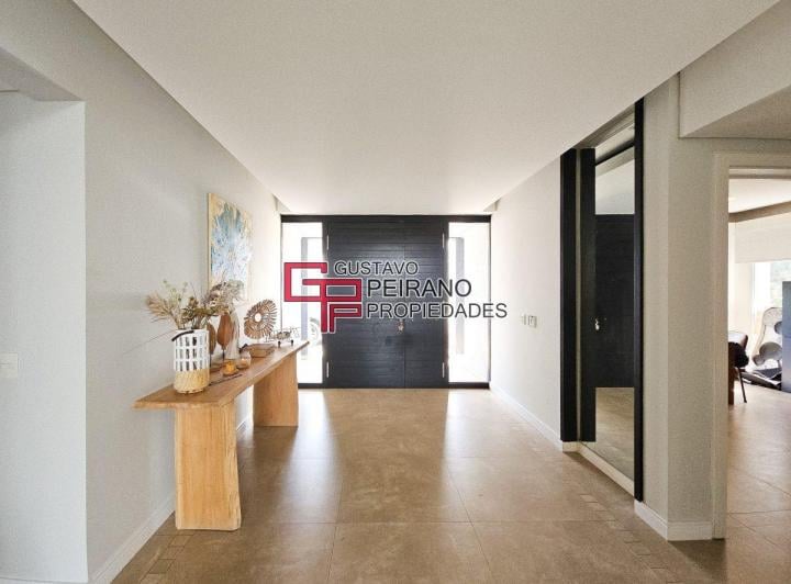 Casa · 274m² · 6 Ambientes · 1 Cochera