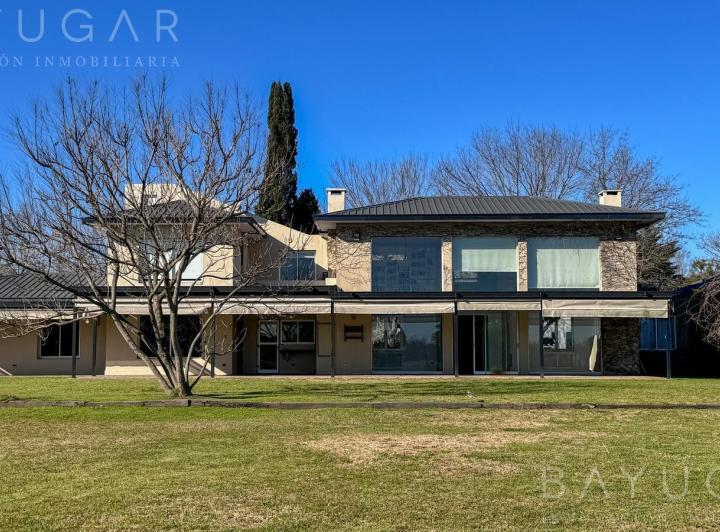 Casa · 354m² · 7 Ambientes · 1 Cochera