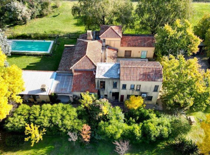 Casa · 265m² · 6 Ambientes · 2 Cocheras