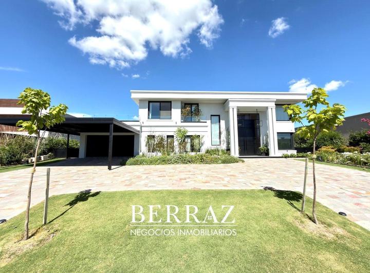 Casa · 426m² · 7 Ambientes · 1 Cochera