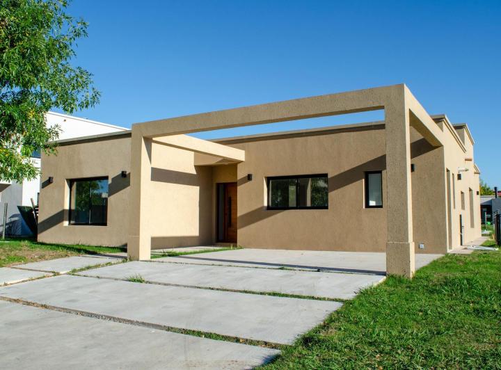 Casa · 147m² · 5 Ambientes · 2 Cocheras