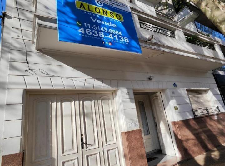 Casa · 340m² · 6 Ambientes · 1 Cochera