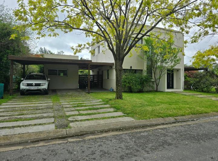 Casa · 185m² · 6 Ambientes · 1 Cochera