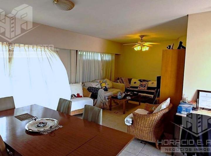 Casa · 244m² · 5 Ambientes · 3 Cocheras