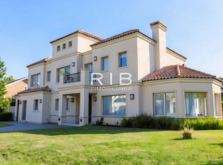 Casa · 300m² · 5 Ambientes · 2 Cocheras