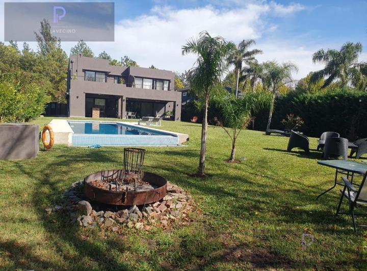 Casa · 250m² · 5 Ambientes · 1 Cochera