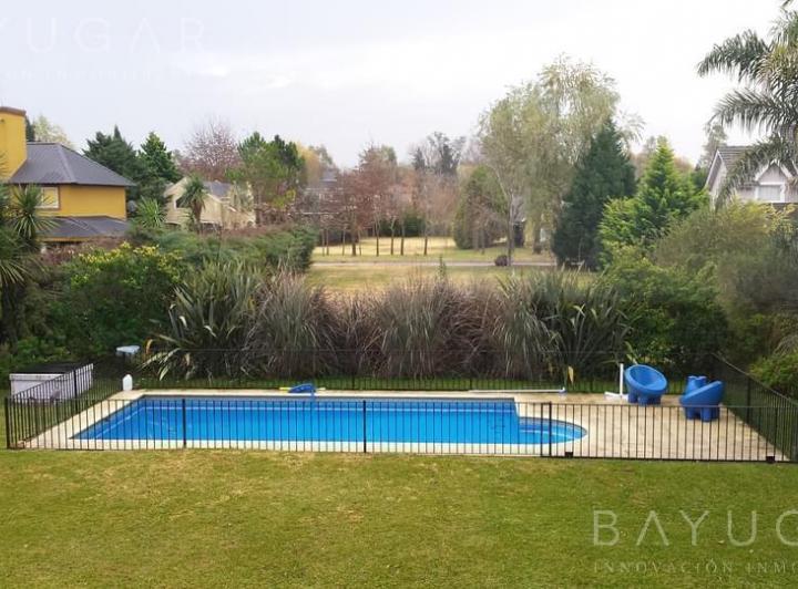 Casa · 138m² · 5 Ambientes · 1 Cochera