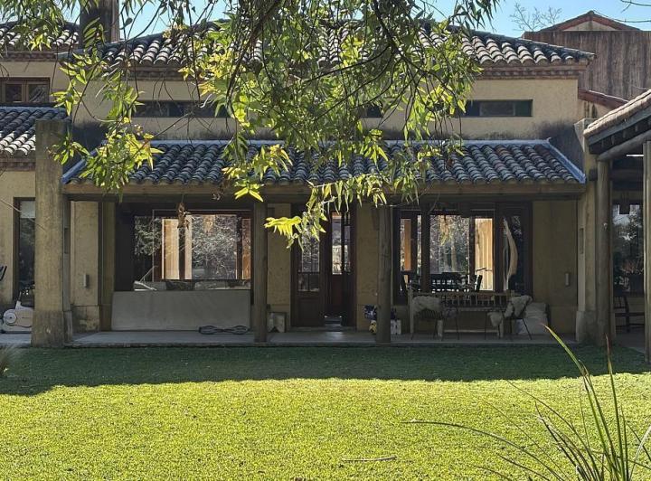 Casa · 265m² · 6 Ambientes