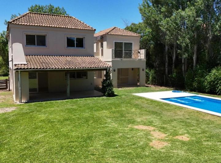 Casa · 263m² · 6 Ambientes · 6 Cocheras