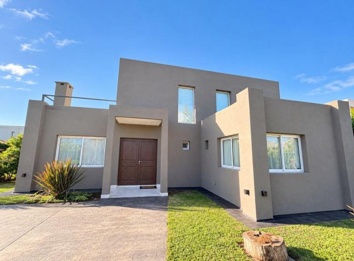 Casa · 186m² · 5 Ambientes · 2 Cocheras