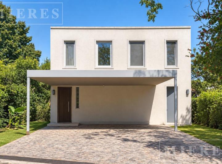 Casa · 250m² · 5 Ambientes