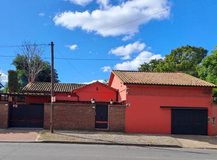 Casa · 235m² · 5 Ambientes · 2 Cocheras