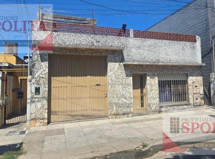 Casa · 265m² · 8 Ambientes · 1 Cochera