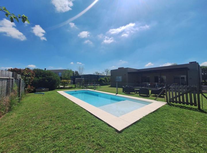 Casa · 165m² · 5 Ambientes · 2 Cocheras