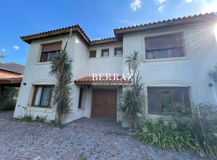 Casa · 247m² · 5 Ambientes · 4 Cocheras