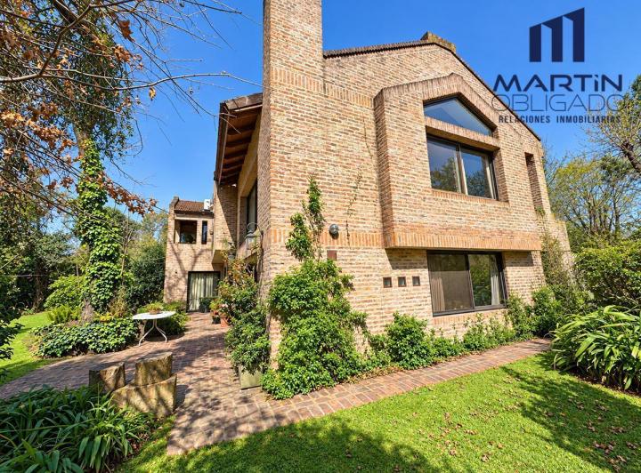 Casa · 295m² · 6 Ambientes · 3 Cocheras