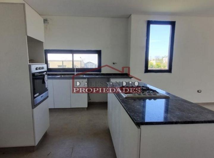 Casa · 200m² · 6 Ambientes · 3 Cocheras