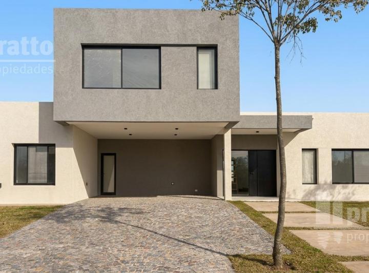 Casa · 203m² · 7 Ambientes · 6 Cocheras