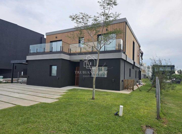 Casa · 270m² · 5 Ambientes