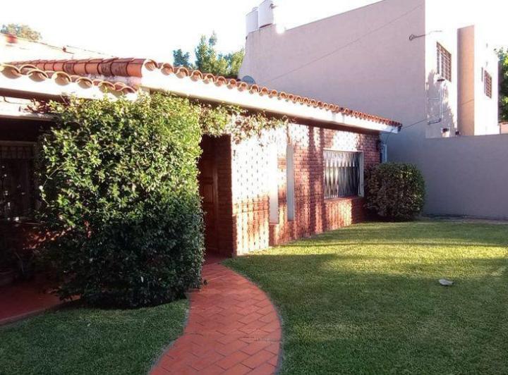 Casa · 200m² · 5 Ambientes · 3 Cocheras