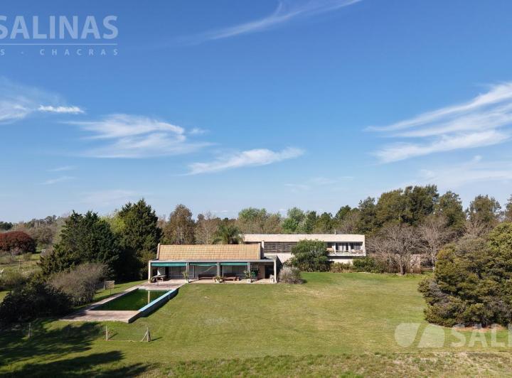 Casa · 800m² · 6 Dormitorios · 3 Cocheras